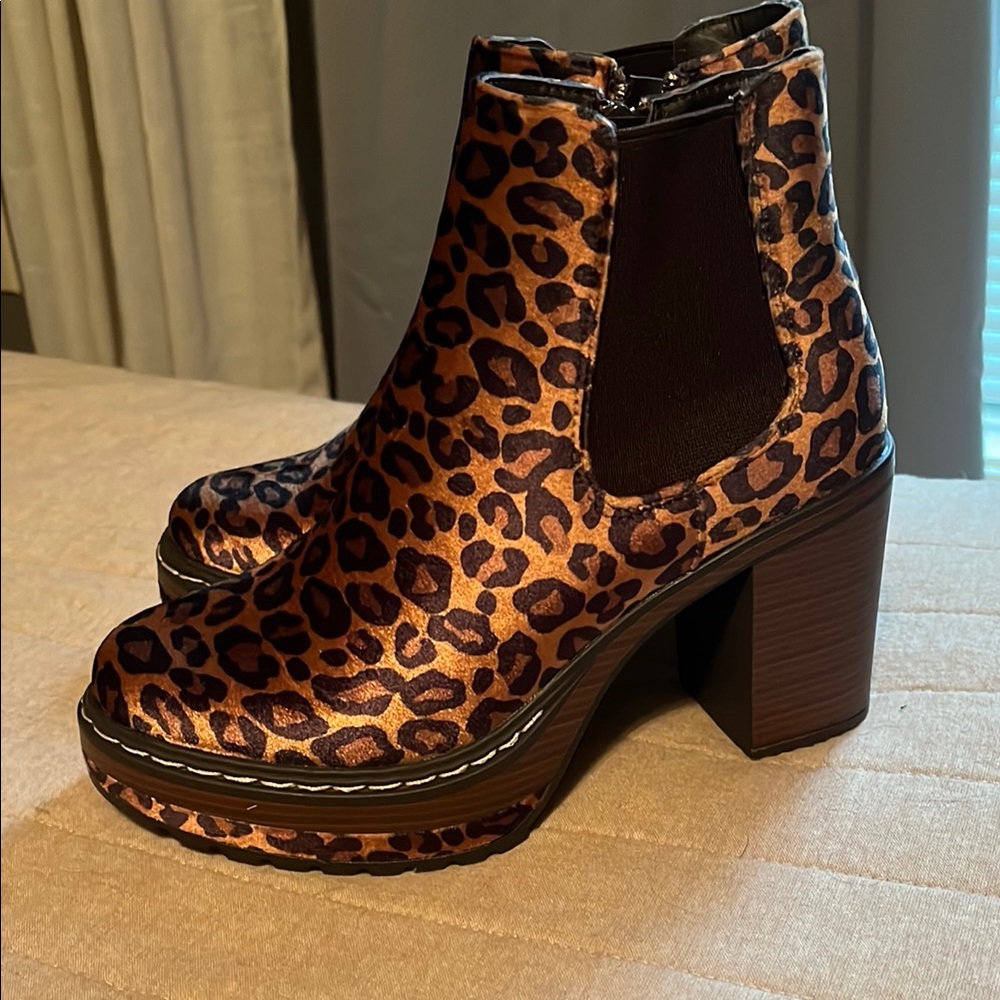 Pierre Dumas Brown Ankle Boots with Chunky Heel